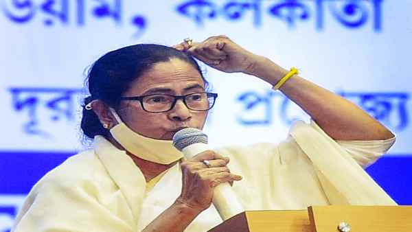 पश्चिम बंगाल में एक रु सस्ता हुआ पेट्रोल 