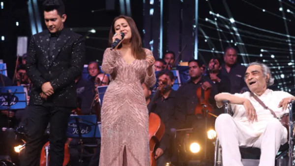 अपनी पोती के साथ रहते हैं संतोष आनंद अपनी पोती के साथ रहते हैं संतोष आनंद