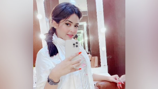 बंगाली टेलीविजन में एक्ट्रेस के तौर पर किया काम बंगाली टेलीविजन में एक्ट्रेस के तौर पर किया काम