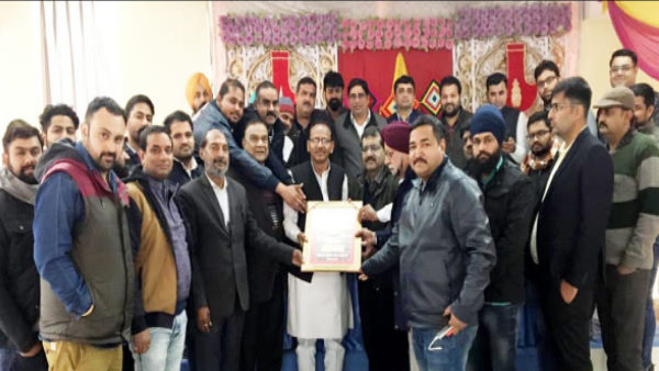 पंजाब के गुंजाल में 9 किमी में 14 पेट्रोल पंप