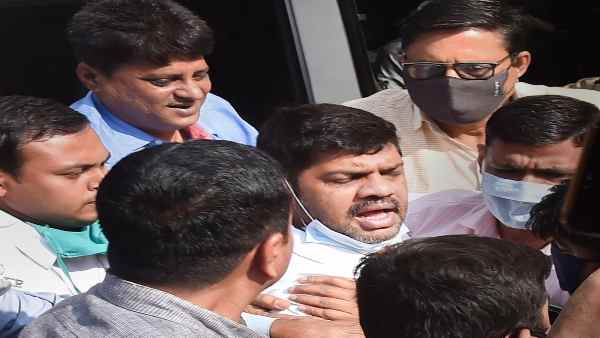 कोलकाता पोर्ट इलाके में हैं बाहुबली कोलकाता पोर्ट इलाके में हैं बाहुबली