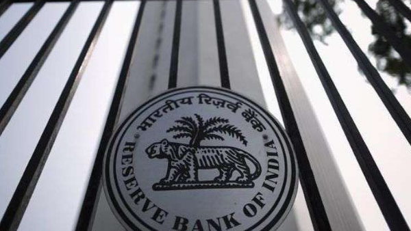 कर्नाटक के डेक्कन अरबन को-ऑपरेटिव बैंक पर पाबंदी