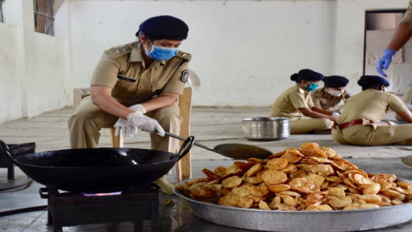 क्या थी सरोज कुमारी की 'पुलिस रसोई'? क्या थी सरोज कुमारी की 'पुलिस रसोई'?