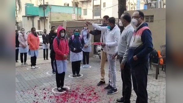 schools reopen in gujarat for 9 and 11th classes students