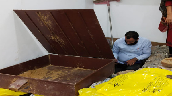 फर्श तुड़वाकर देखा तो उसके होश उड़ गए फर्श तुड़वाकर देखा तो उसके होश उड़ गए