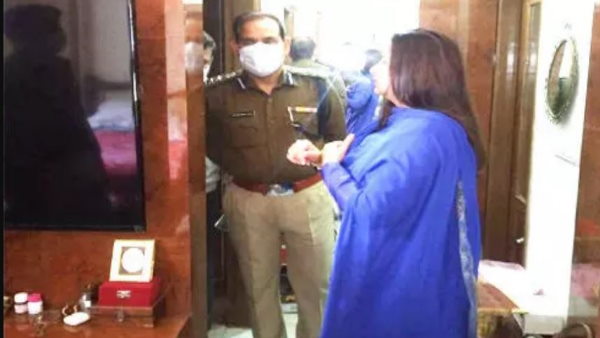 CCTV फुटेज भी साथ ले गए चोर