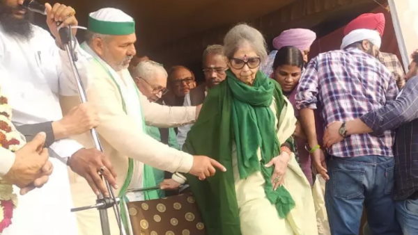 Mahatma Gandhis granddaughter Tara Gandhi Bhattacharjee visits farmers protest site in Ghazipur Mahatma Gandhis granddaughter Tara Gandhi Bhattacharjee visits farmers protest site in Ghazipur