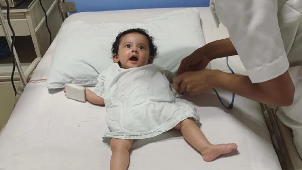 SMA Type 1 बीमारी से ग्रसित है तीरा SMA Type 1 बीमारी से ग्रसित है तीरा