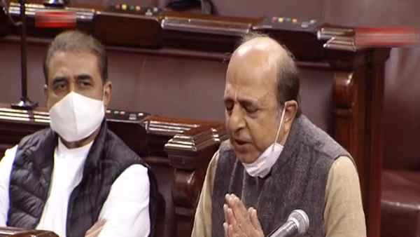 'दम घुंटने' की बात कहकर त्रिवेदी ने दिया इस्तीफा