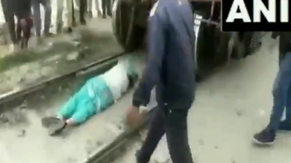 6 दर्जन डिब्बे महिला के ऊपर से गुजरे