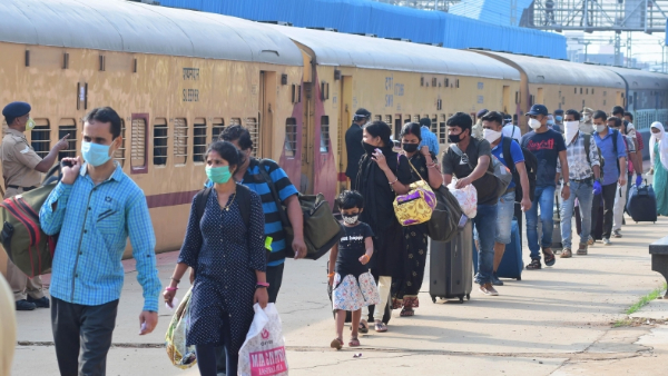 65 प्रतिशत से अधिक रेलगाड़ियां सेवा में