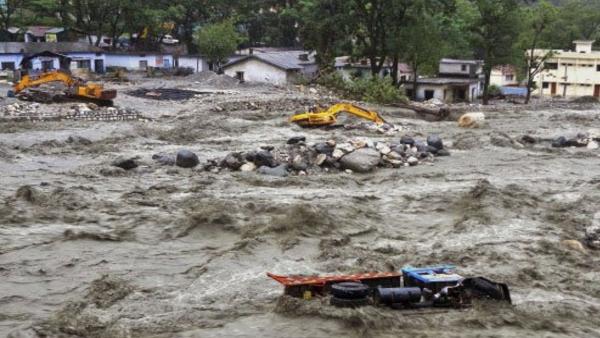 सड़क, मकान, पुल सब तबाह सड़क, मकान, पुल सब तबाह