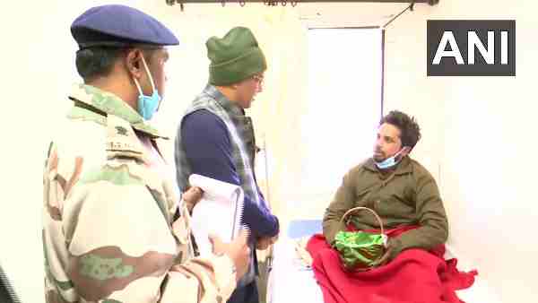 सीएम रावत ने किया हवाई निरीक्षण, घायलों से जाना हाल