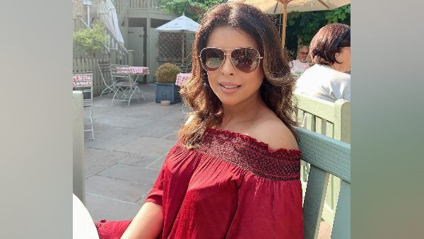 'पर्स में तलाशना पड़ता है आईडी प्रूफ'