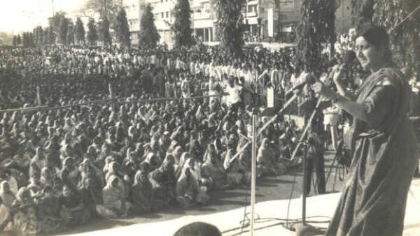 जेल का फाटक टूटेगा, जार्ज हमारा छूटेगा नारा लगाकर किया था ये कमाल जेल का फाटक टूटेगा, जार्ज हमारा छूटेगा नारा लगाकर किया था ये कमाल