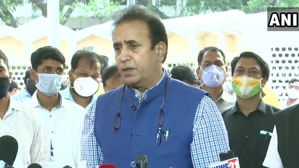 अनिल देशमुख पर पुलिस से वसूली करवाने का आरोप