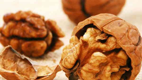 अखरोट और सूरजमुखी के बीज