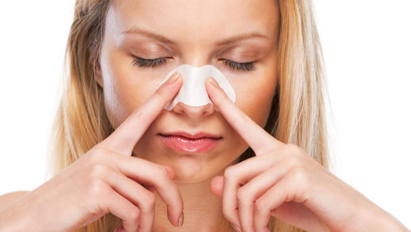 चेहरे के छिद्र को भरें