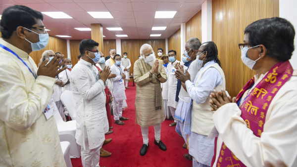 मतुआ समुदाय के तीर्थ उड़ाकांदी गए हैं पीएम