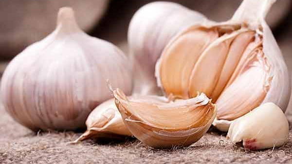 स्ट्रेच रिमार्क हटाएं