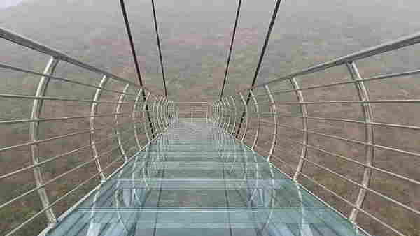 देश में पहला ग्लास स्काई वॉक