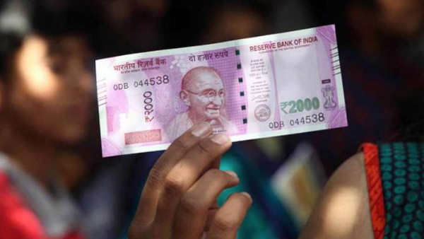 सांसदों की मोदी सरकार ने कोरोना महामारी में की है कटौती