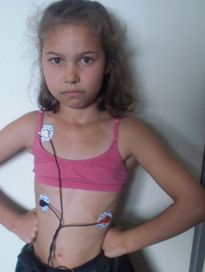 नलेली कोबो: तेल के कुंओं से हो रहे प्रदूषण के ख़िलाफ़ लड़ने वाली 19 साल की लड़की नलेली कोबो: तेल के कुंओं से हो रहे प्रदूषण के ख़िलाफ़ लड़ने वाली 19 साल की लड़की