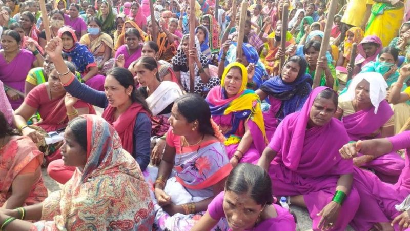 कर्नाटक: शौचालय से ज़्यादा शराब की दुकानें पर महिलाओं के आंदोलन बेख़बर सरकार