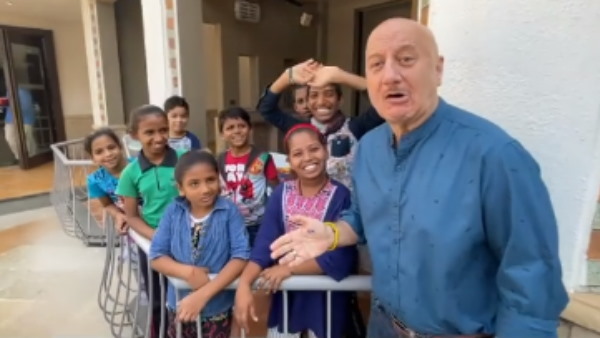 बॉलीवुड से मिली ढेरों शुभकामनाएं बॉलीवुड से मिली ढेरों शुभकामनाएं