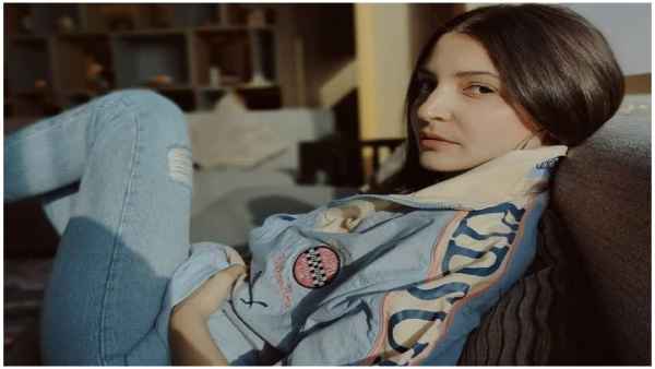 अनुष्‍का शर्मा ने शेयर की ये लेटेस्‍ट फोटो, लिखा लाइट कैचर 