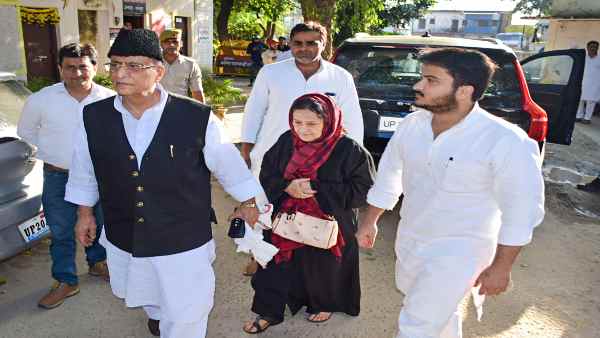 आजम की पेंशन रोक दी गई-सपा आजम की पेंशन रोक दी गई-सपा