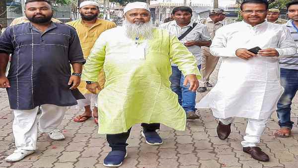 अभी भी अपनी कंपनियों में डायरेक्टर हैं अजमल