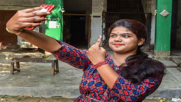 बंगाल में तीन गठबंधनों के बीच मुकाबला बंगाल में तीन गठबंधनों के बीच मुकाबला