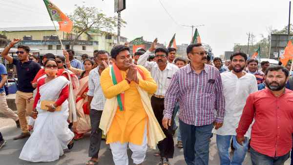 'टीएमसी-बीजेपी दोनों के लोग देख रहे हैं'