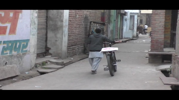 खुशबू 11वीं में पढ़ती है