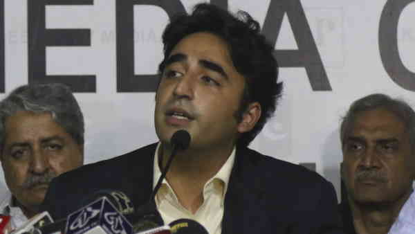 'क्या कप्तान चुनाव से डर रहे ?'