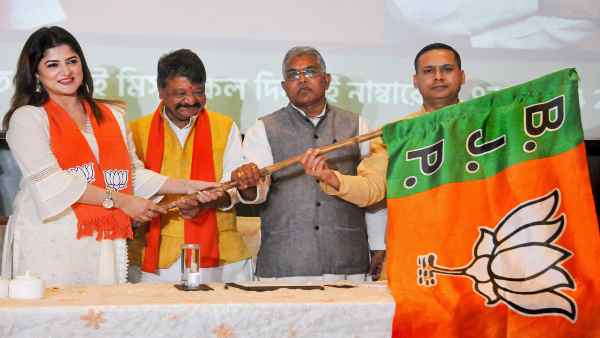 'हम 200 से 220 सीट आसानी से जीत लेंगे।' 