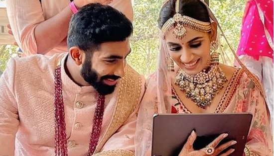 संजना की गुगली के शिकार हुए बुमराह, देखें wedding Album संजना की गुगली के शिकार हुए बुमराह, देखें wedding Album
