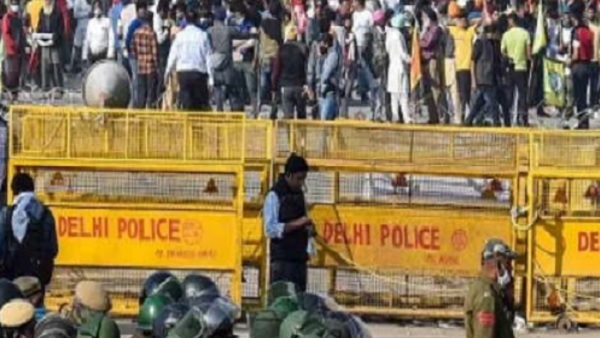 Farmers Protests: आज से खोला गया NH-24 का एक हिस्सा Farmers Protests: आज से खोला गया NH-24 का एक हिस्सा