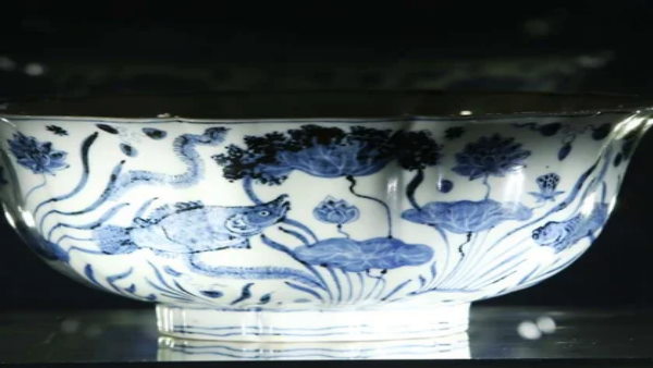 कटोरे में कोबाल्ट धातु का इस्तेमाल किया गया है कटोरे में कोबाल्ट धातु का इस्तेमाल किया गया है