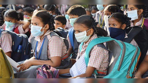 Students-teachers covid positive in schools of gujarat, active patients crosses 600 after 42 days Students-teachers covid positive in schools of gujarat, active patients crosses 600 after 42 days