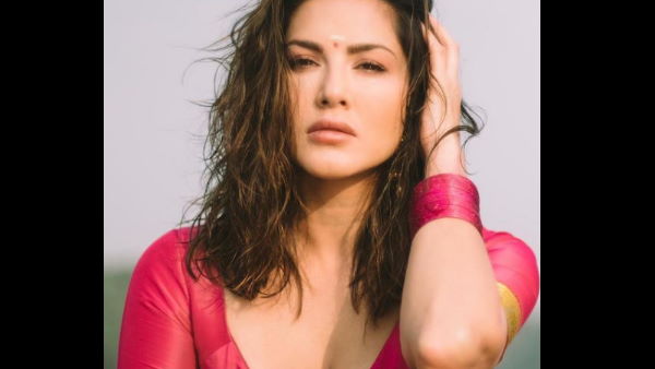  कई फिल्मों में काम कर चुकी हैं सनी लियोन