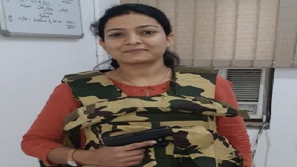 Delhi: महिला SI प्रियंका की गोली से घायल हुआ इनामी बदमाश Delhi: महिला SI प्रियंका की गोली से घायल हुआ इनामी बदमाश