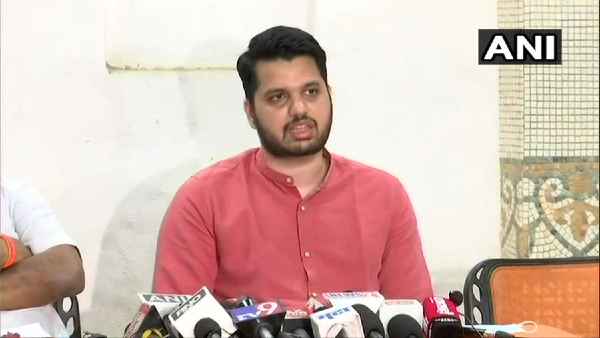 वरुण सरदेसाई वरुण सरदेसाई