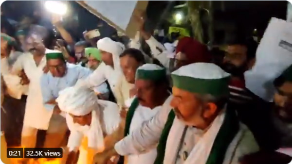 farmers celebrate holi at ghazipur border