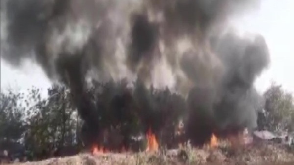 fire broke out in the slum area of Jalandhar discst at punjab, Firefighters on the work of extinguishing the fire is on going