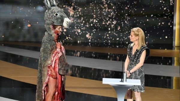 अवार्ड देने आईं थीं कोरिन मासेरियो