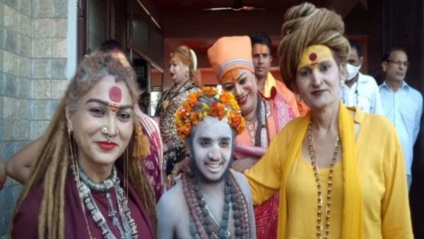 हाथी, ऊंठ तो कोई बुलेट से द‍िखा