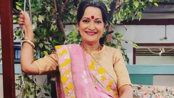 वैक्सीन की डोज लेकर काफी खुश हैं हिमानी