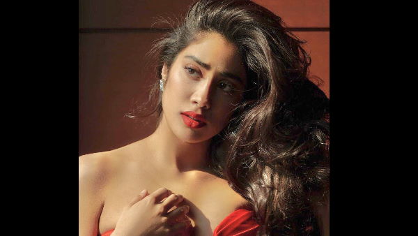 फैंस को पसंद आया जाह्नवी का अंदाज